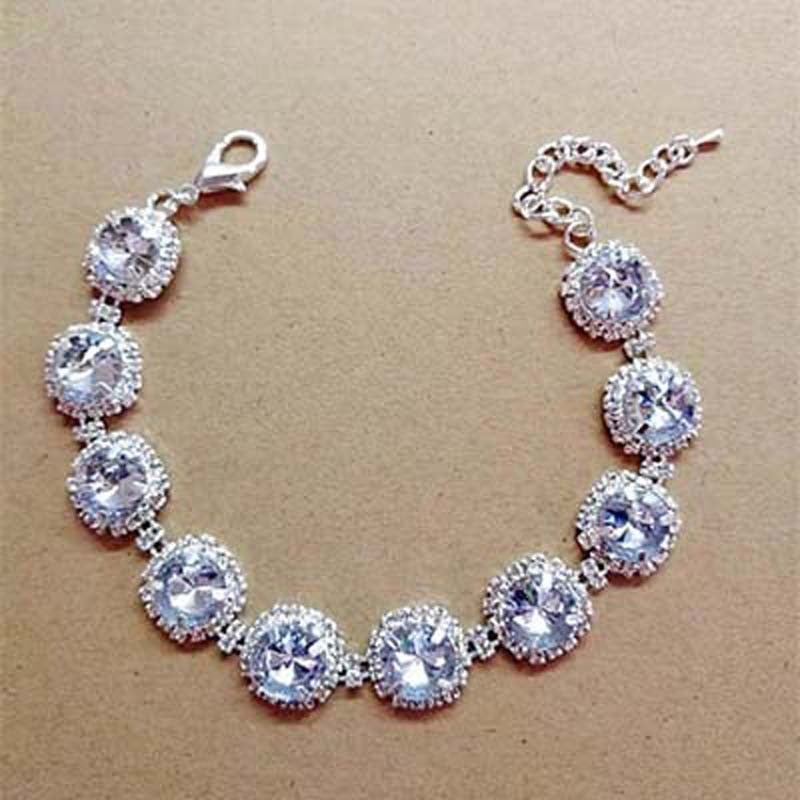 The SparkleCollar Rhinestone Pet Necklace - Glamorous Jeweled Collar for Small Dogs & Cats! 🐶💍