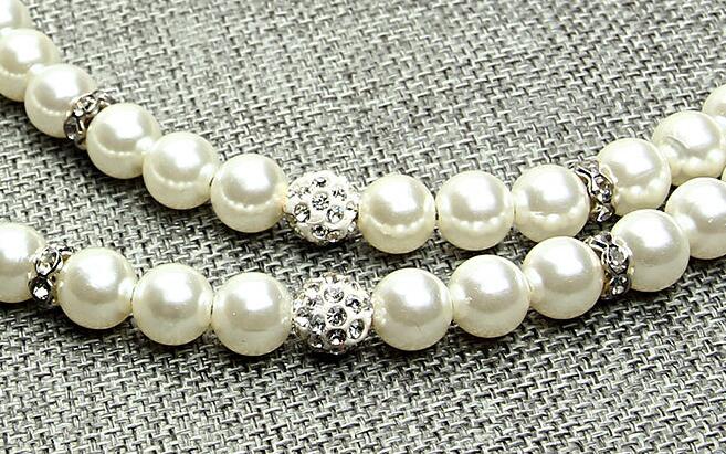 The DiamondStroll Pearl Dog Leash - Elegant Diamond & Pearl Chain Lead for Small & Medium Dogs! 🐶💎