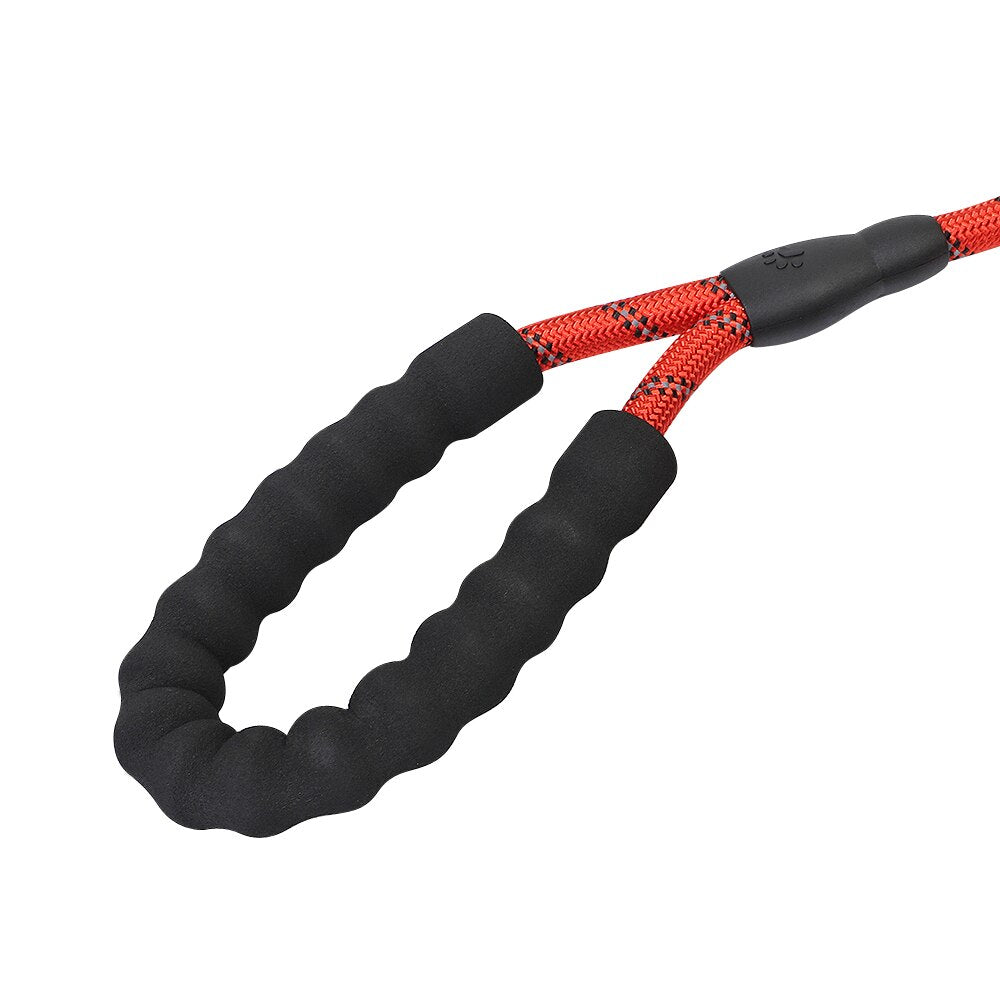 The NightWalk Reflective Dog Leash - Heavy-Duty Nylon Lead for Dogs of All Sizes! 🐶🔦