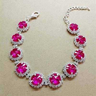 The SparkleCollar Rhinestone Pet Necklace - Glamorous Jeweled Collar for Small Dogs & Cats! 🐶💍