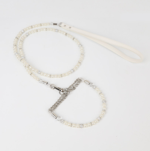 The DiamondStroll Pearl Dog Leash - Elegant Diamond & Pearl Chain Lead for Small & Medium Dogs! 🐶💎